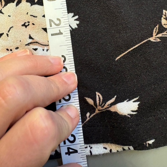 Peek-a-boo long sleeve feminine black floral top women's size Medium - Picture 5 of 7